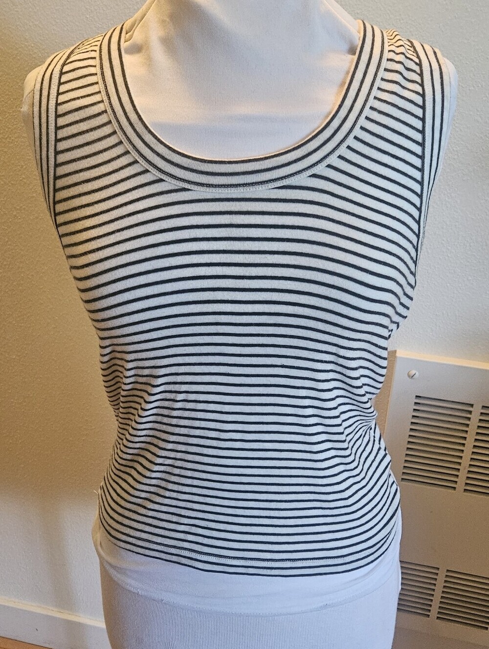 Express Black & White Striped Scoop Neck Tank Top Women's  L Flattering Comfy
